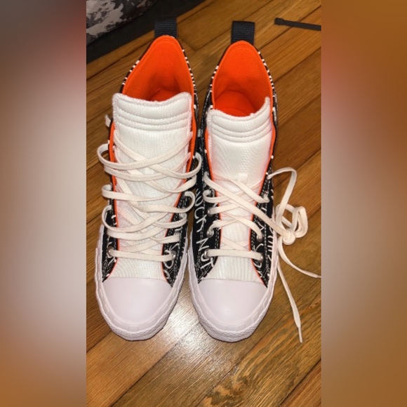 Converse - Picture 2 of 2